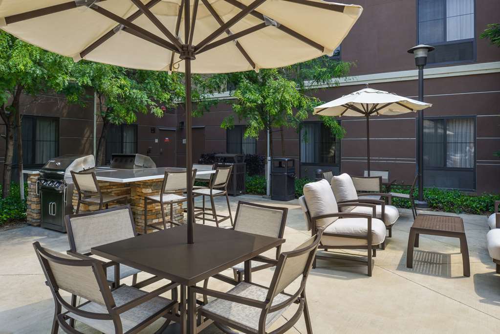 Homewood Suites By Hilton Fresno Exterior photo